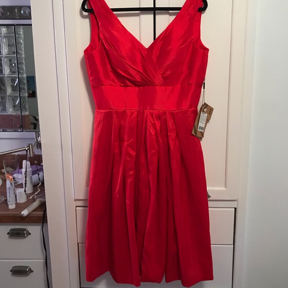 💲⤵️ Stunning Red Cocktail Dress - Picture 2 of 8